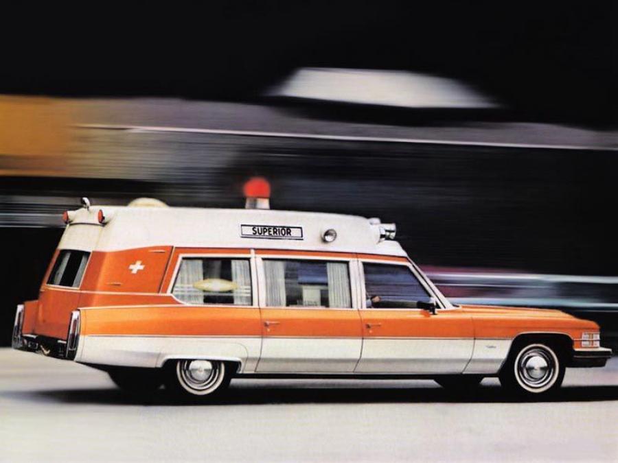  Cadillac 54 Ambulance by Superior 1974 года  (фото 1 из 1)